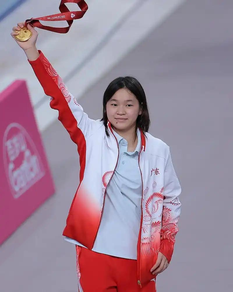 年仅19岁的全红婵在2026年迎来商业价值大爆发，这个从跳台走出的天才少女，不仅