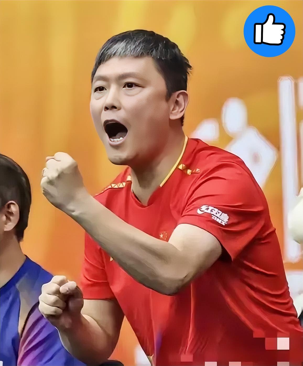 笑不活了！薛飞对战张本智和，刘志强教练的“公开处刑式指导”简直是全场最佳笑点！明