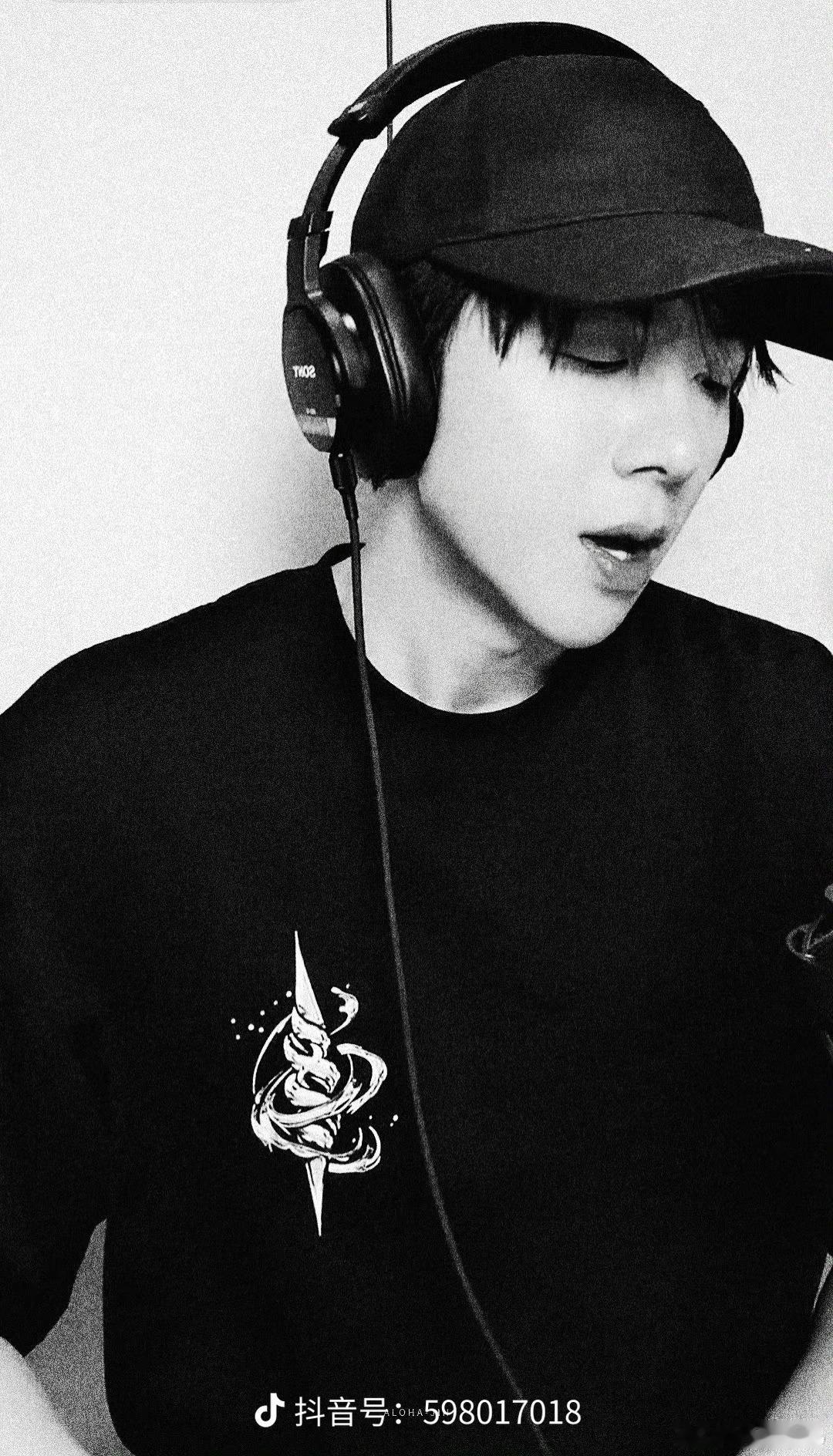 刘宇宁给Luke唱了进行曲现在已经被《她》洗脑了  爱好听了 上头上头​​​