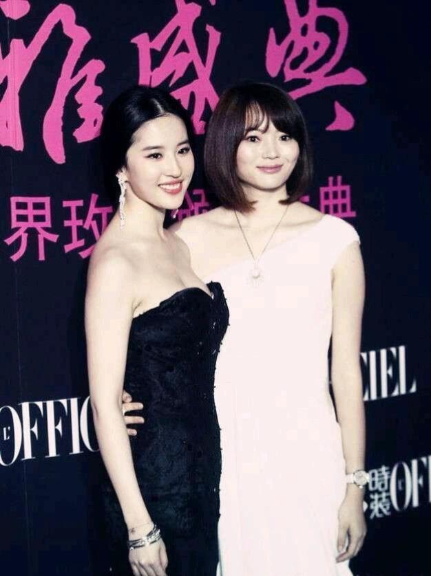 刘亦菲穿抹胸身材真的很好 