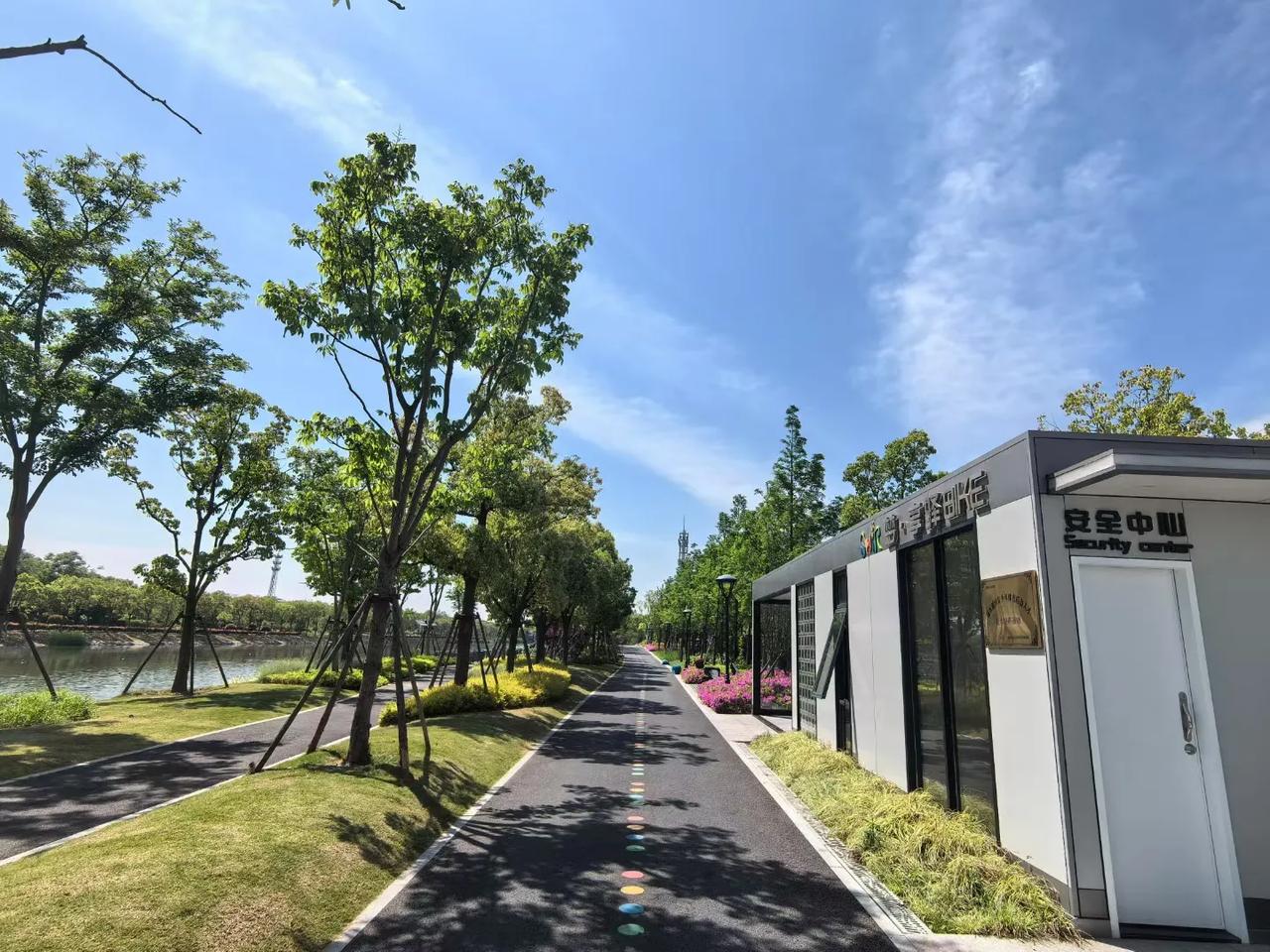 给老妈打电话一直打不通，打了七八个，心里就有点不安，就给老爸打问啥情况，没想到老