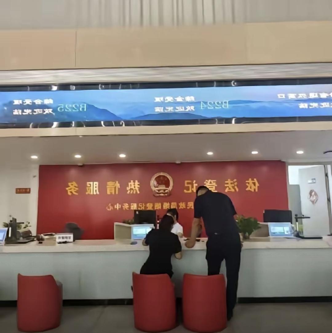 离婚证还没拿到，验孕棒先红了，这婚还能怎么离？
昨天在社区诊所碰到王姐，她刚拿完