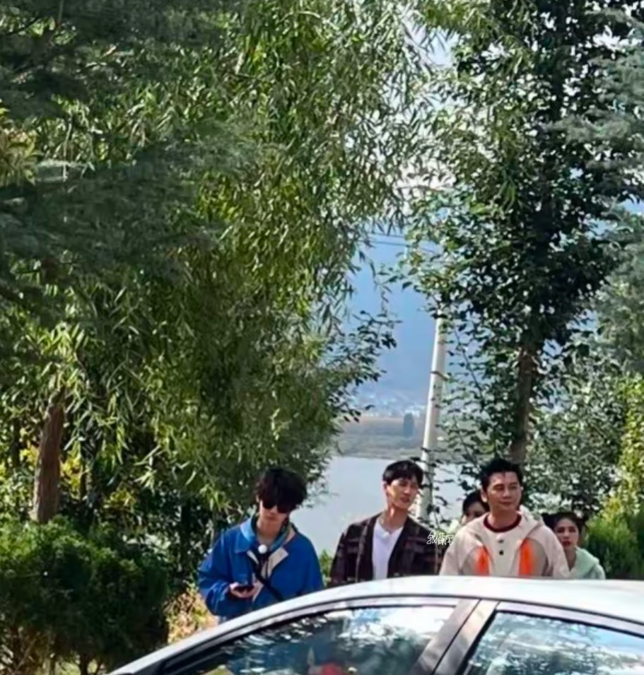昀牵孟绕[超话] 💜 昭昭墨墨情人节营业啦  昀牵孟绕  奔跑吧  熟悉的包浆