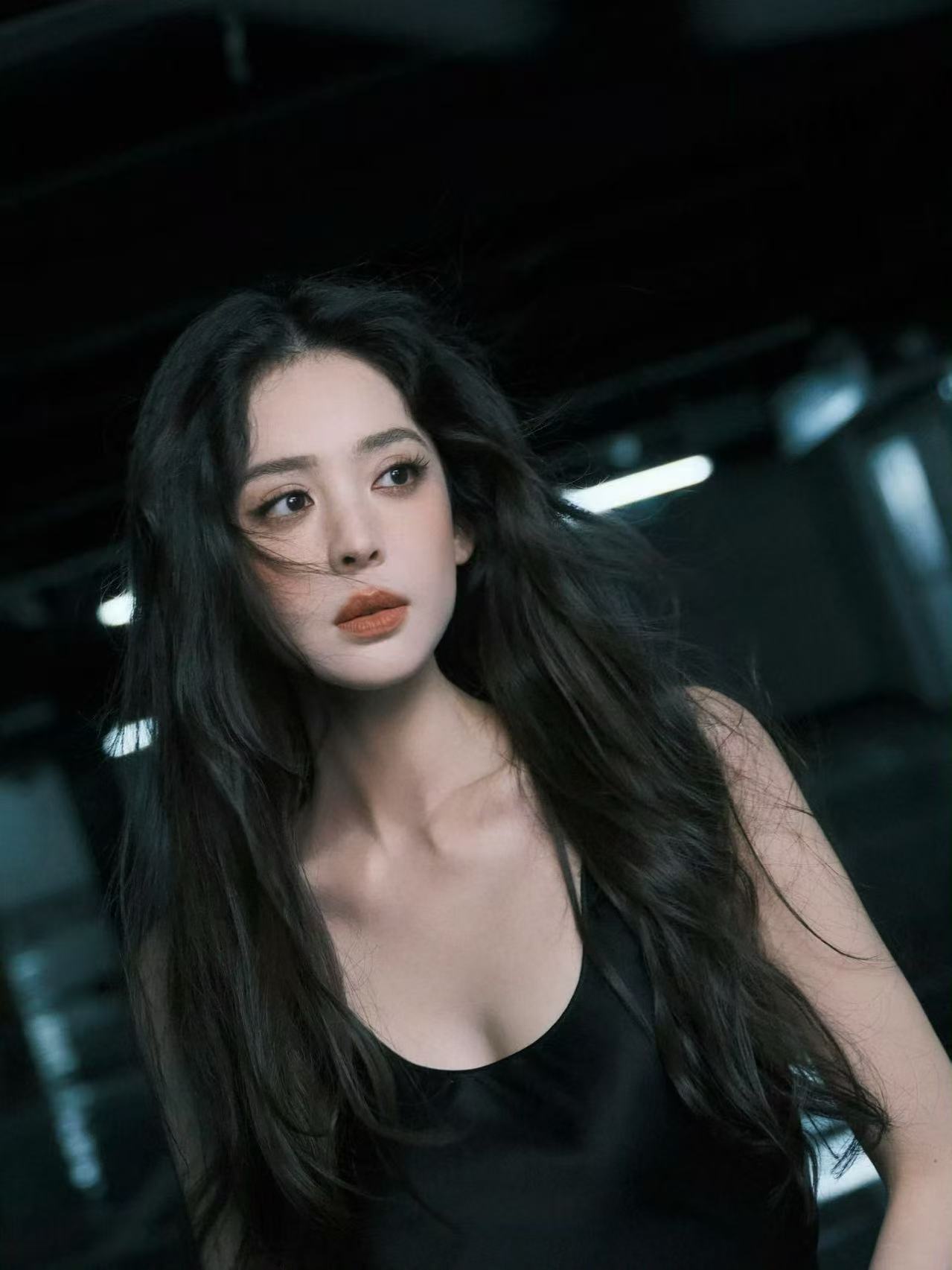 娜扎地下车库plog娜扎衣服基础脸就不基础娜扎衣服基础脸就不基础，绝了，真是不错