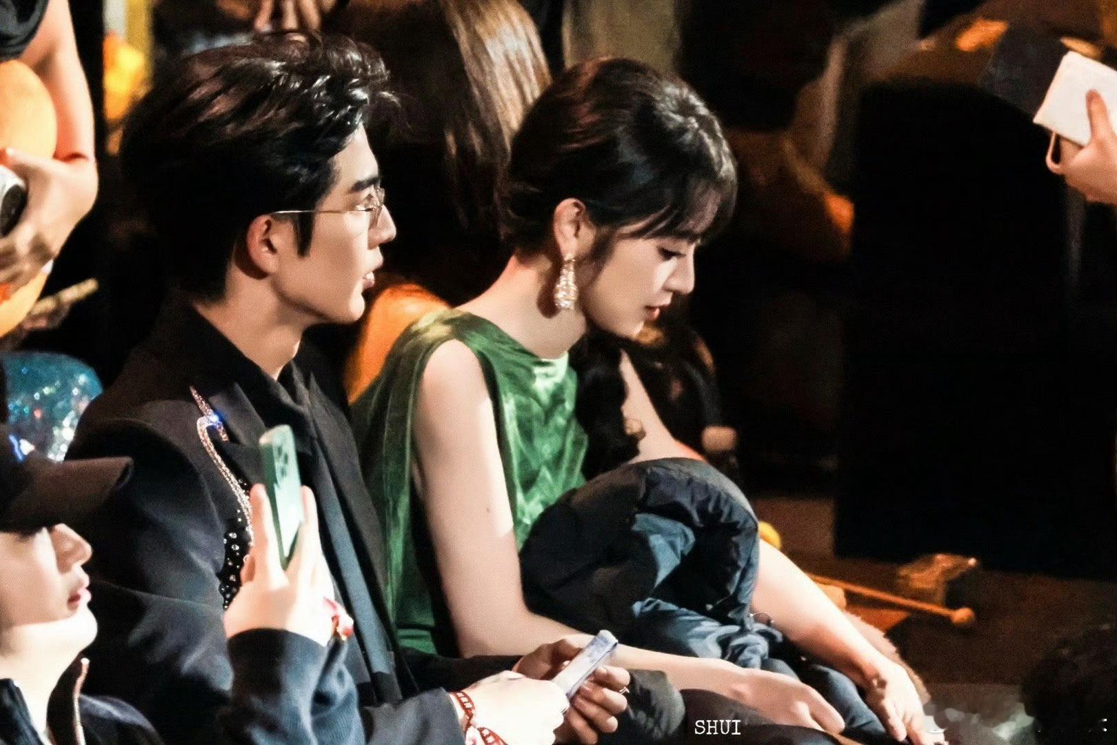 张凌赫回应被田曦薇背的感受 我去甜妹背霸总，这剧情我还没看过呢！！不过小田也太有