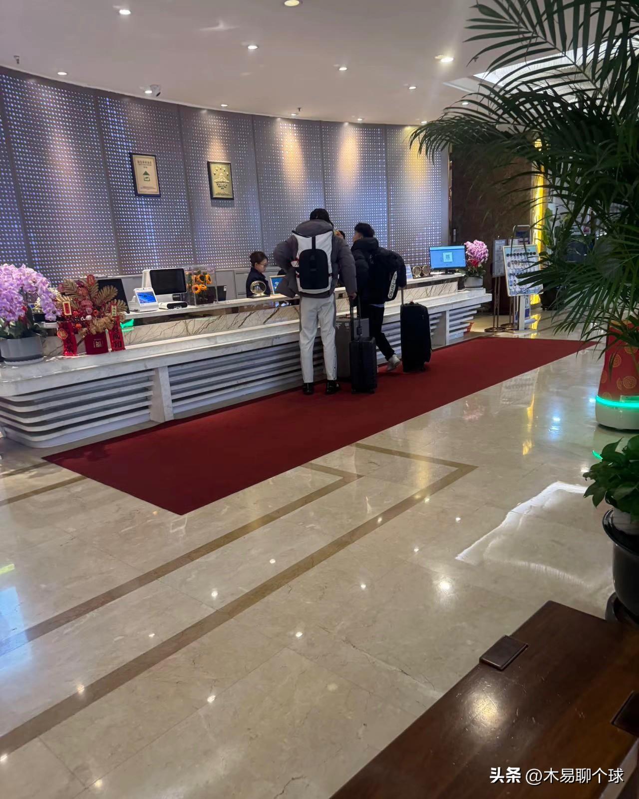 广东男篮兵发新疆 新援麦考尔有望迎首秀

广东宏远男篮已于昨日启程奔赴客场，挑战