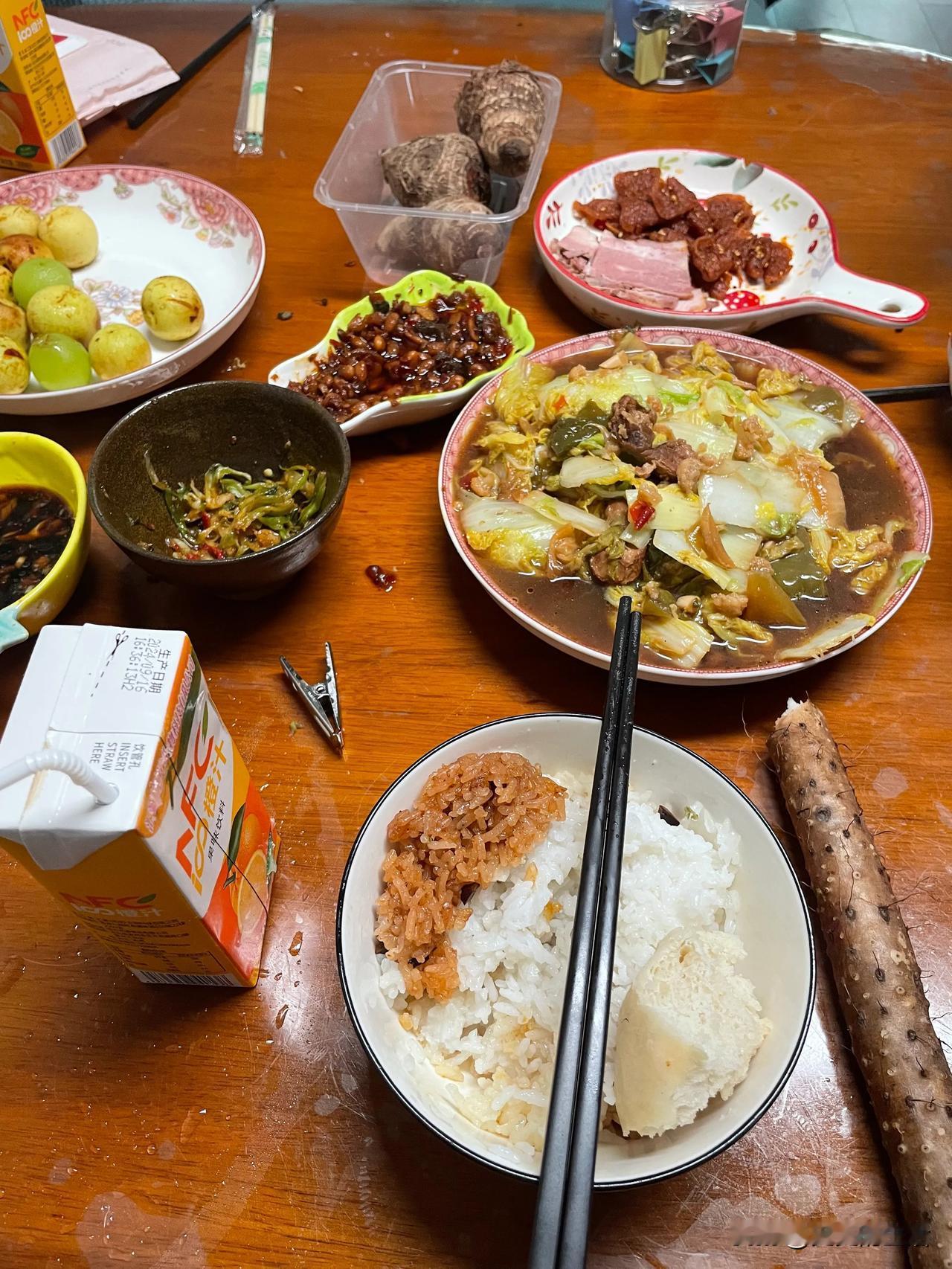 今天是11月15号，记录我这粗茶淡饭的一餐，午餐，吃完再美美的睡一觉……