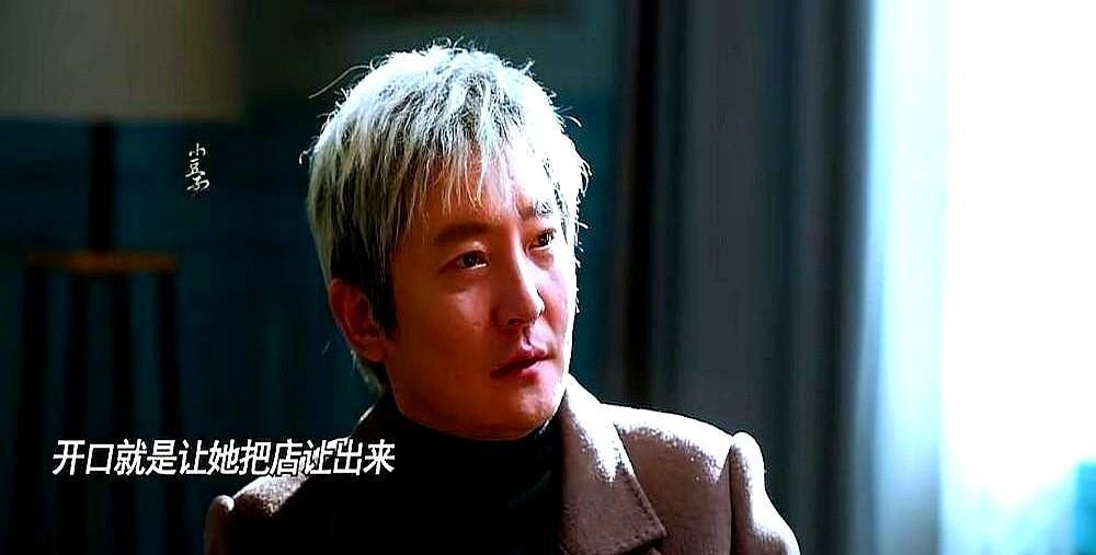 她算错账的那一刻，观众点了3亿次赞。
后台花絮里，姚安娜累到蹲下。
这个镜头播放