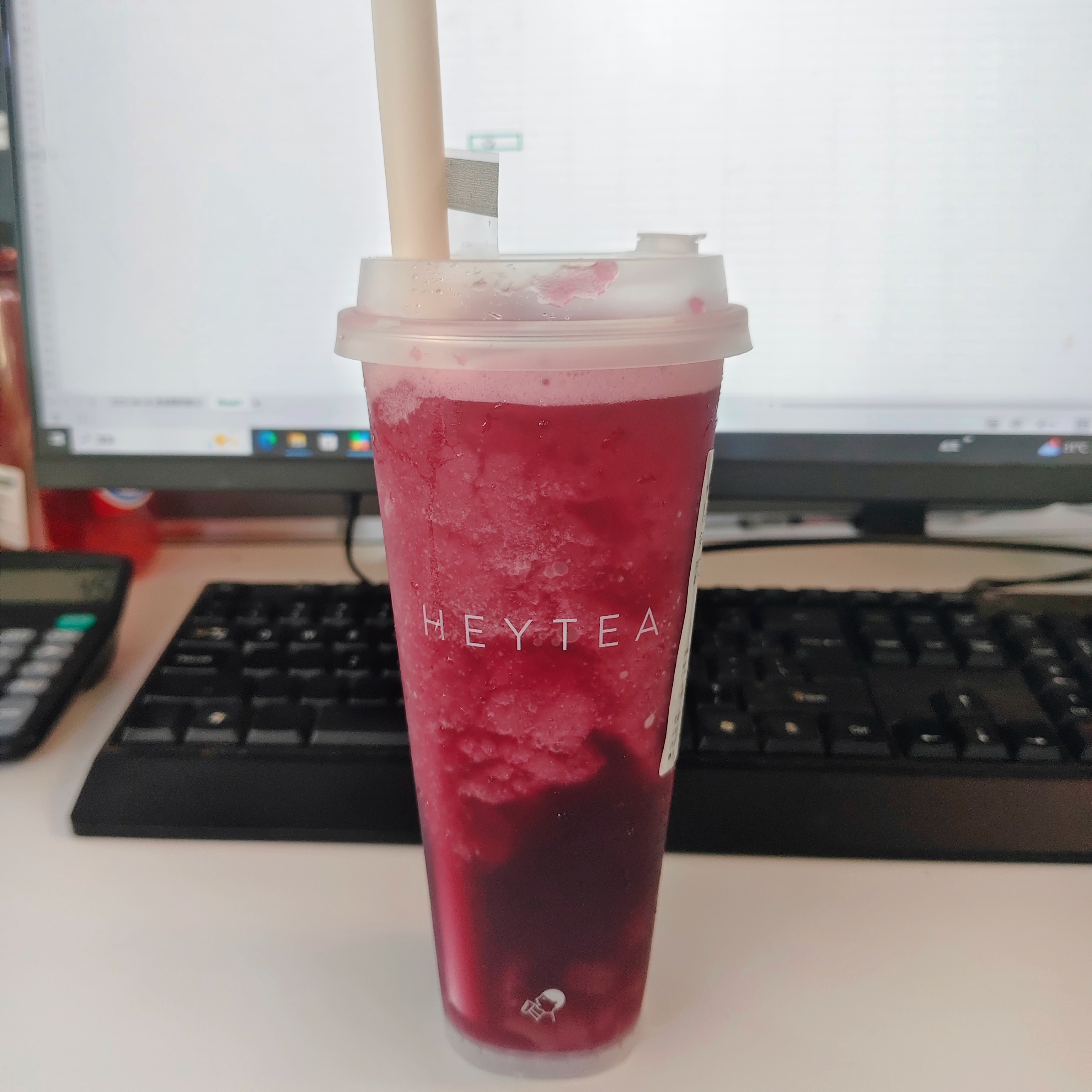 今天喝喜茶的多肉葡萄！超超超超大杯！ ​​​