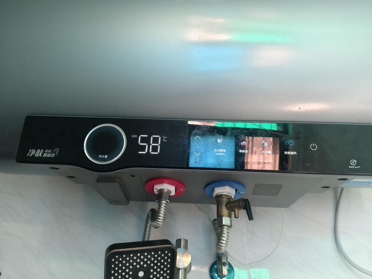 前不久，在头条上看到一则新闻，说有一个人晚上在家冲凉时，因为家里的电热水器爆炸?