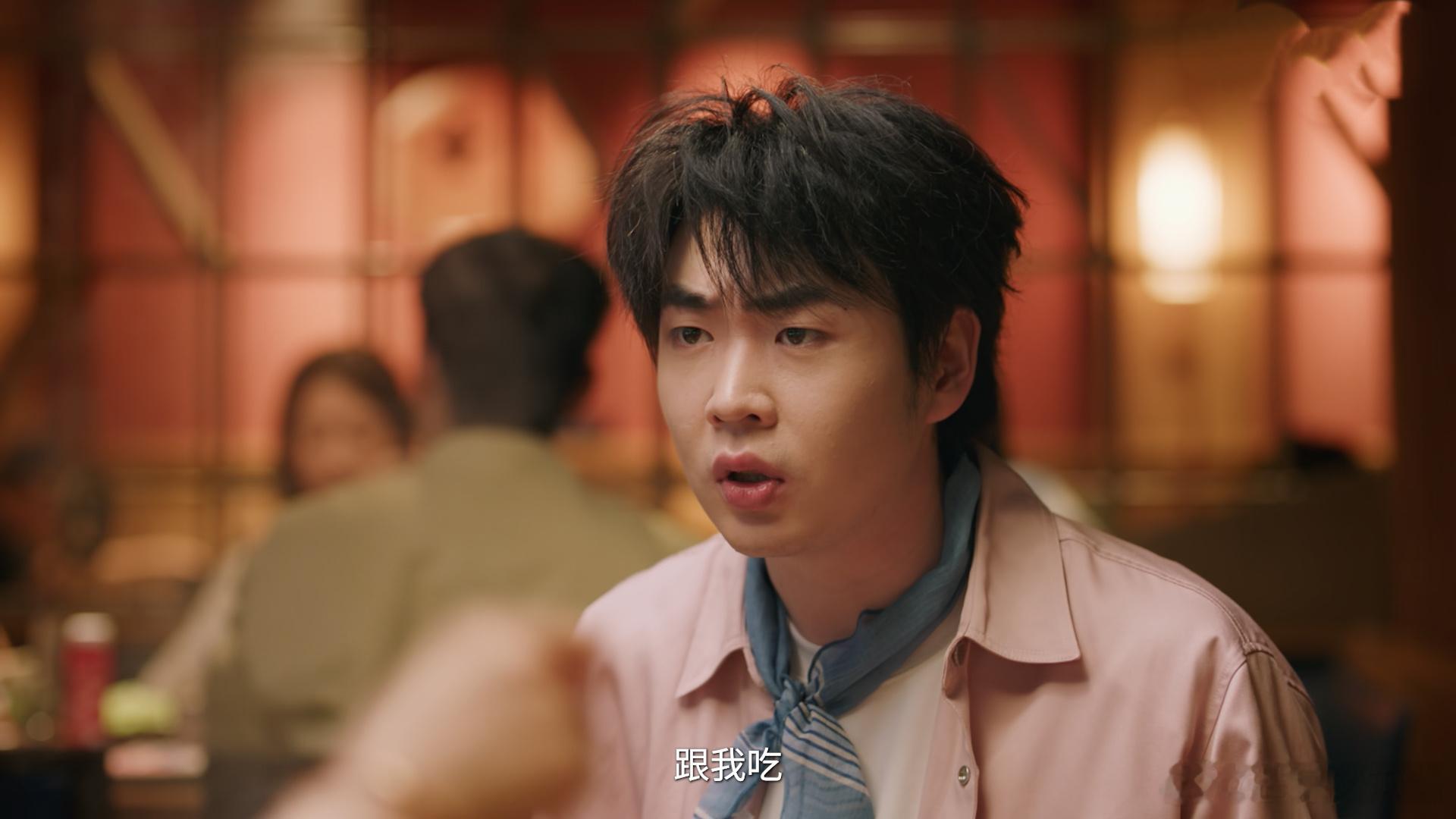 王广被红牌移除火锅局骗到王男只需要一个假动作 看王广用“假动作”将王男戏耍，火锅