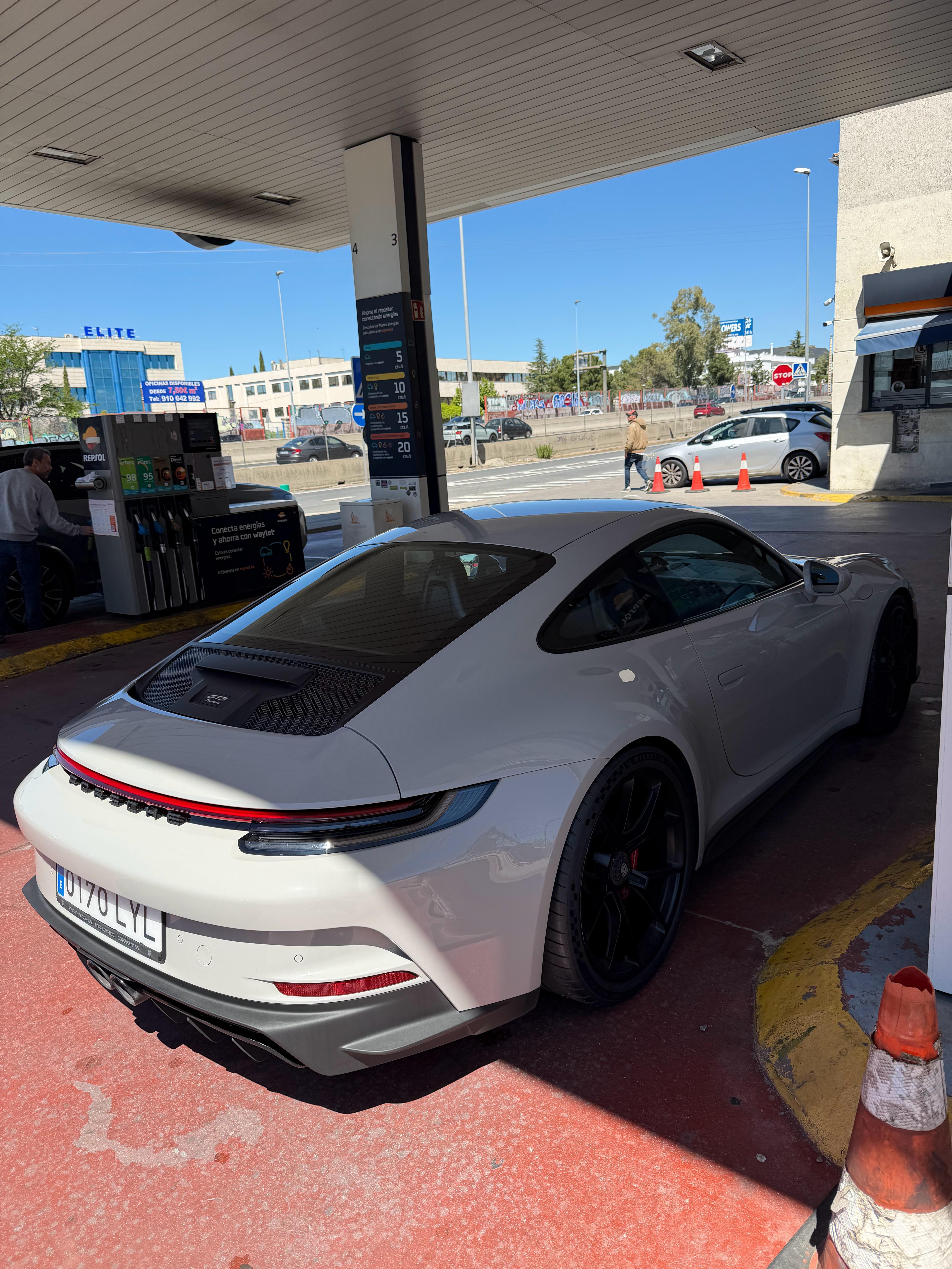 不知是不是巧合 我在欧洲这半个月见到的所有992GT3Touring 全是PDK