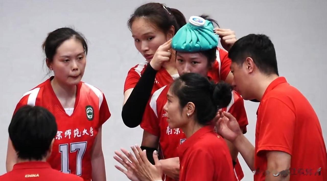 南师大女排3-1力克华师大女排晋级大学生联赛决赛，将与陈羽霏领衔的复旦女排争夺冠
