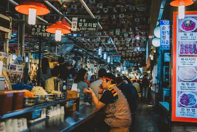 [下雨]为什么韩国人宁愿养宠物，都不愿意养孩子

在韩国，人与人的关系似乎正在被