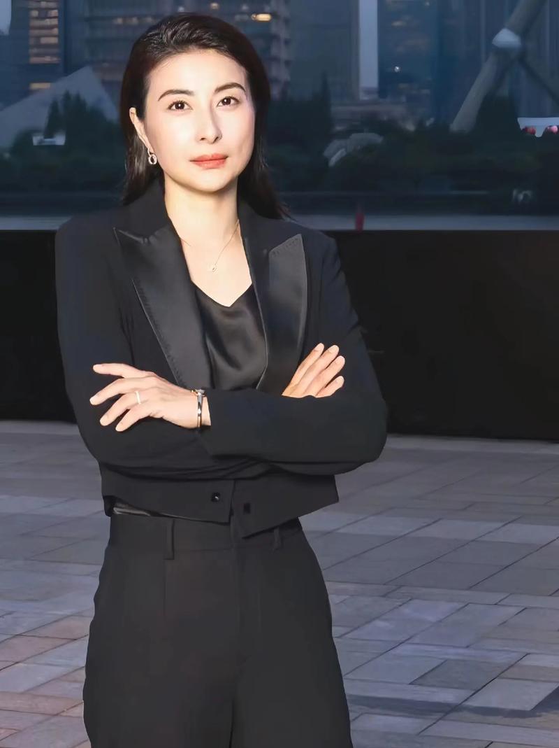 郭晶晶，说出来应该让很多人羡慕和学习的榜样，体育圈女子冠军很多，能走到今天的地步