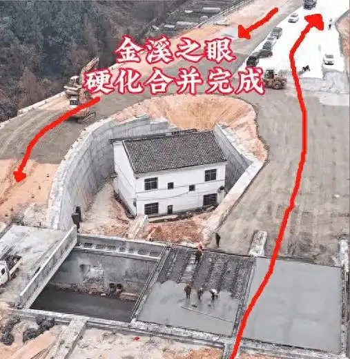 江西最强钉子户屋主发声  想要更多结果什么都没了[哈哈] 你看邻居格局多大，一给