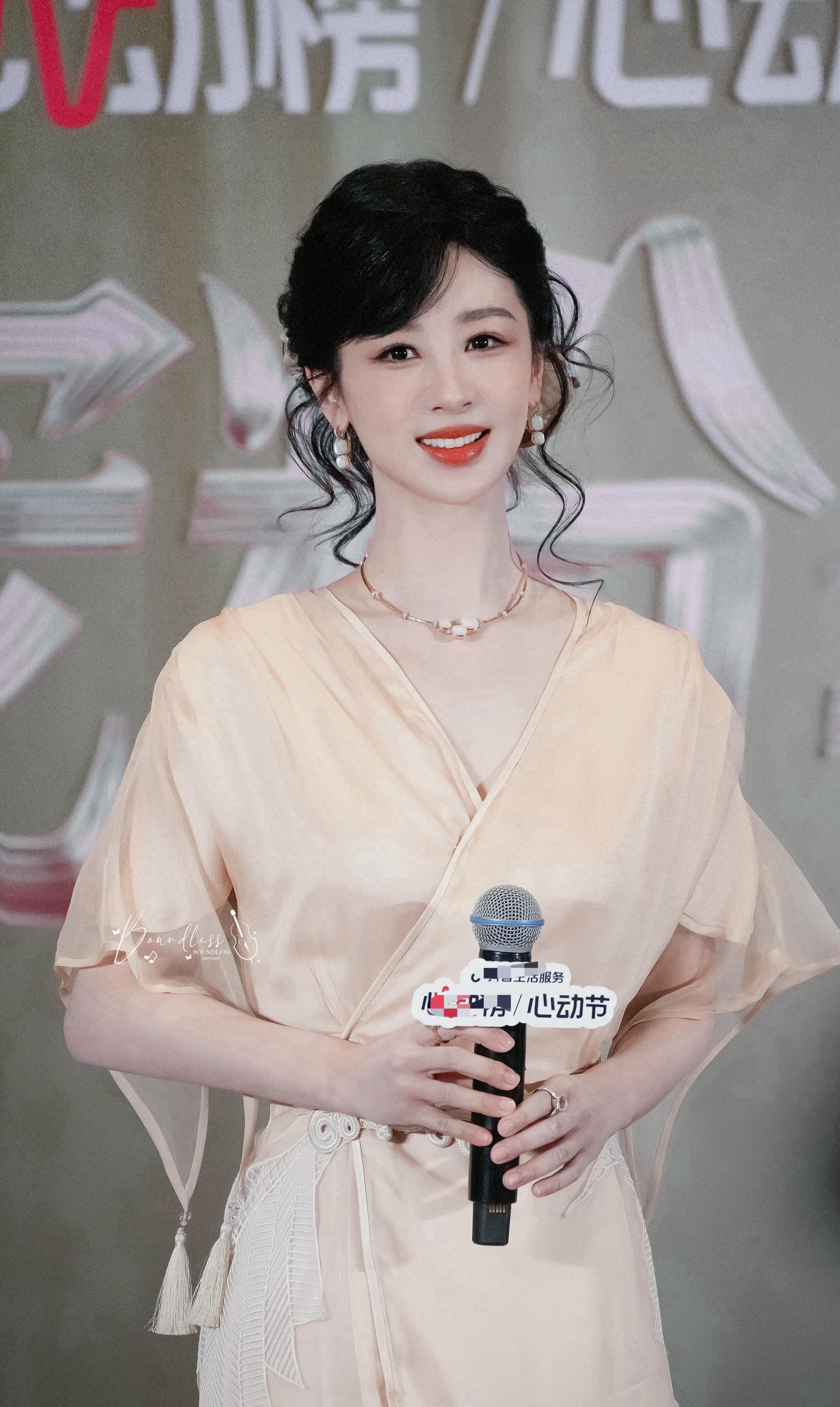 这居然是杨紫？？发给朋友看直呼认不出！ 