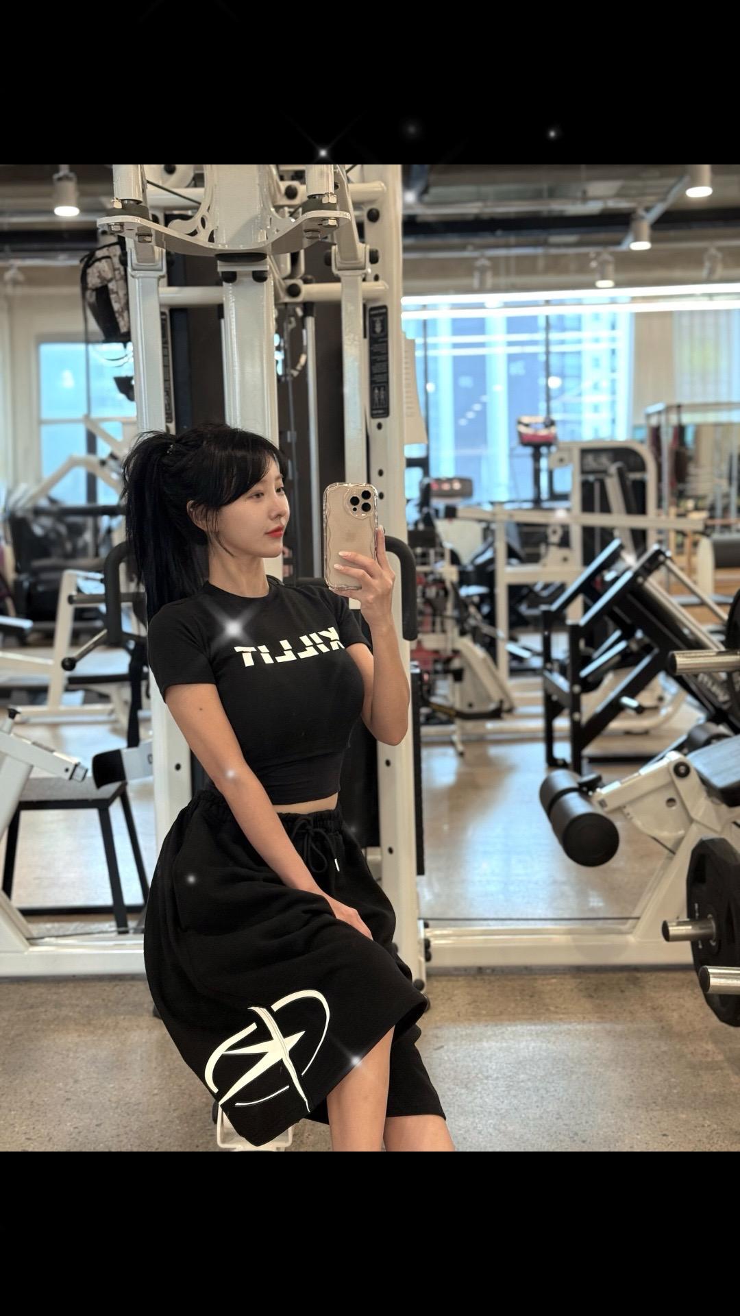 创作灵感健身女孩健身穿搭 甜系女孩 辣妹穿搭