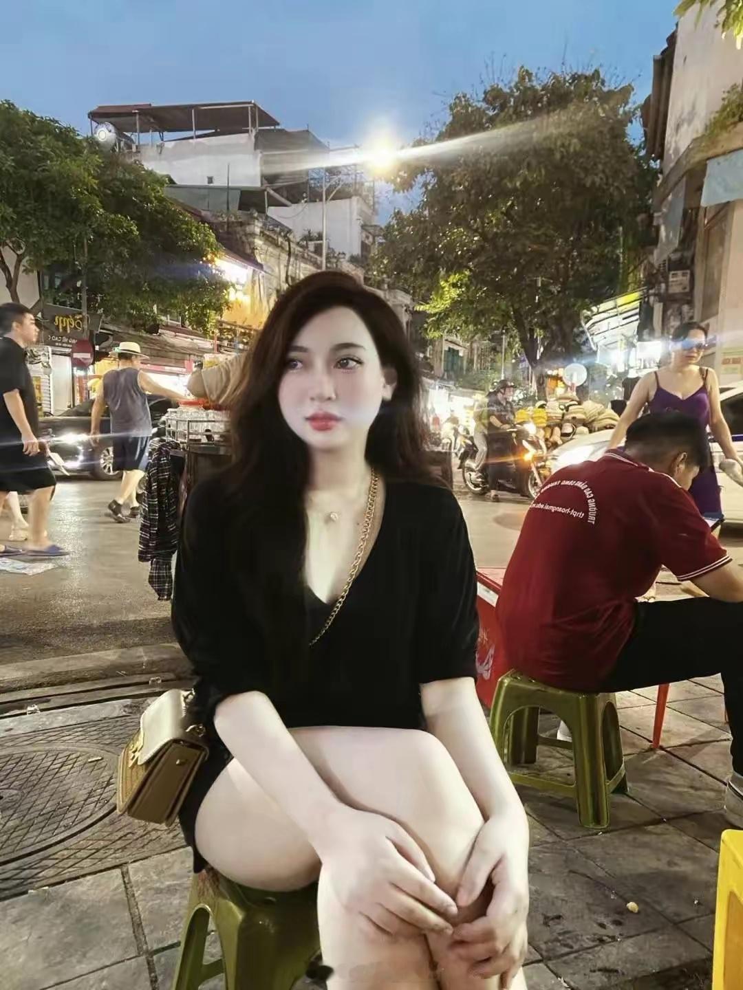 深圳的夏天，城中村的路边摊。