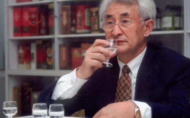 茅台集团前董事长季克良有个让人惊掉下巴的习惯——48年喝了整整两吨茅台，算下来每