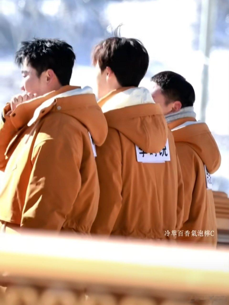 李晨跑男路透，看升旗感动哭了