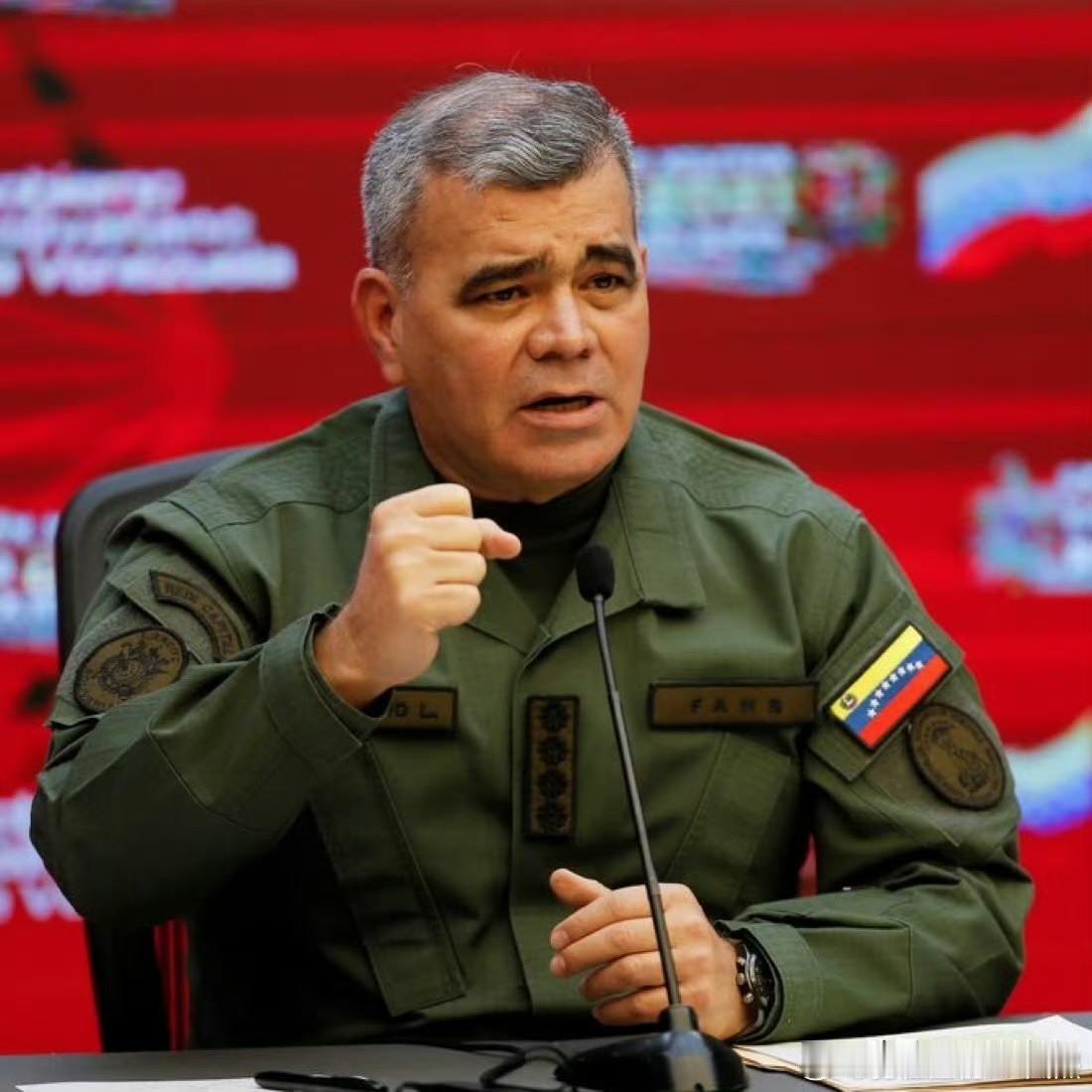 这个人，委内瑞拉国防部长弗拉基米尔·帕德里诺·洛佩斯。估计会被暗杀！
美军为了恐
