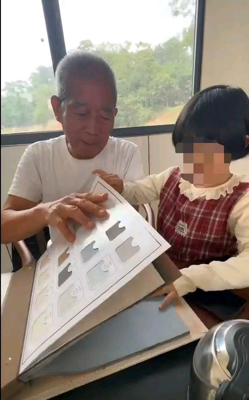 天赐的父亲：75岁的爸抚养6岁女儿，想多活几十年75岁，本应是安享晚年、含饴弄孙