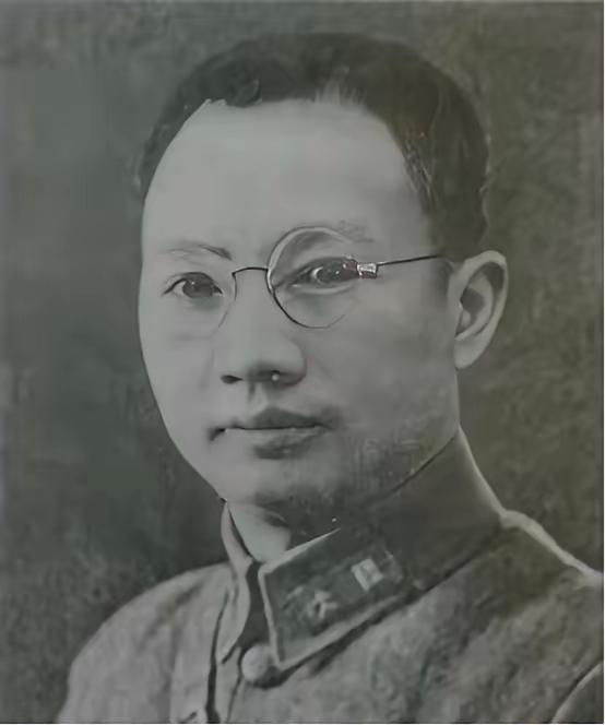 1949年，国军军长刘伯龙赴滇途中，因一辆抛锚卡车与车上军官起冲突，竟当场下令将