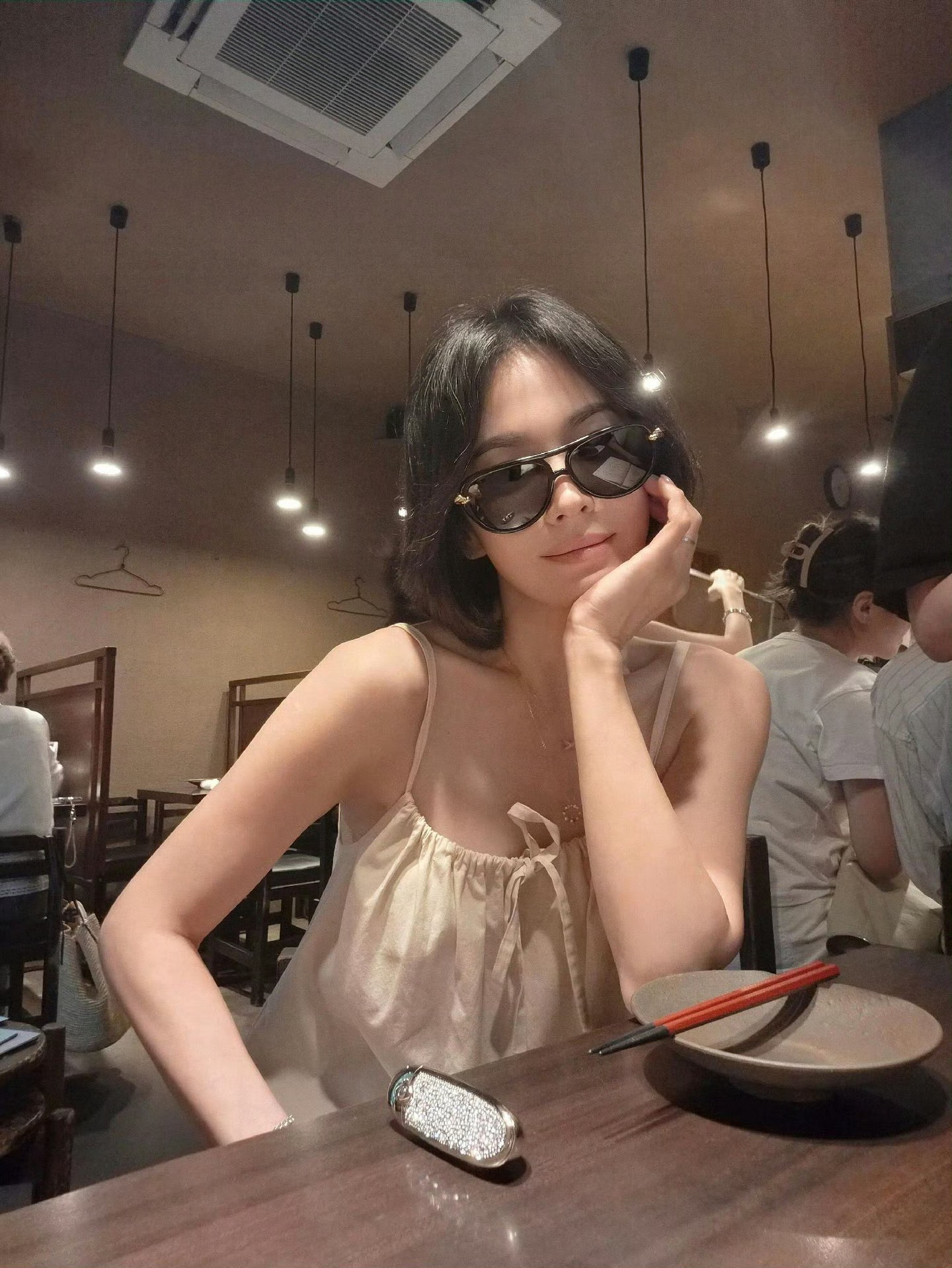 宋慧乔少女身材她和刘亦菲，在我心里的位置是一样的：都是女神中的女神。 