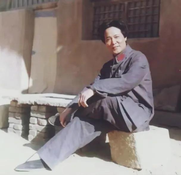 你看！扮演毛主席的是王霙还是古月？反正不是唐国强…