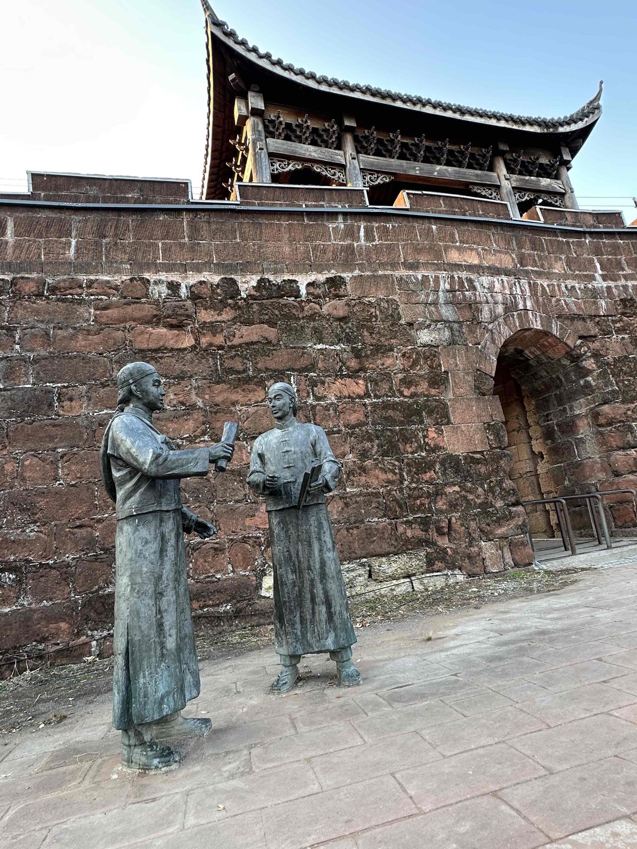 就有大学放寒假了吗？
这么早，元旦假期刚过，接着就放寒假了，太爽了！基础教育学校