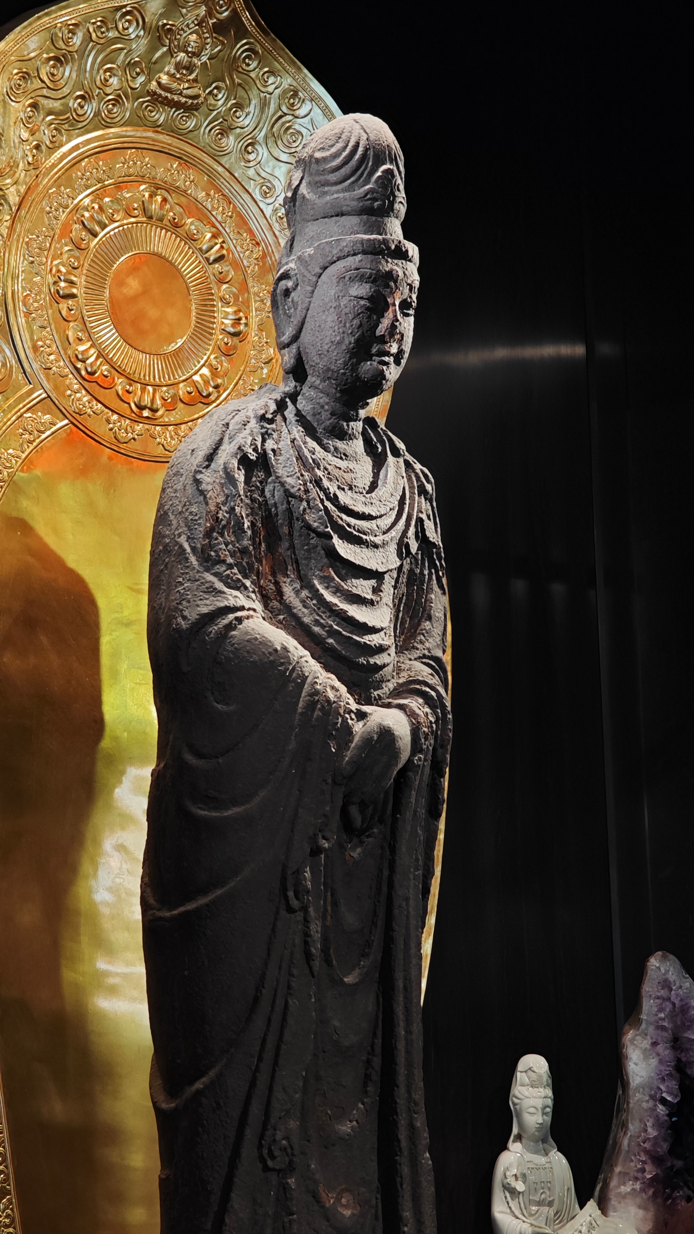 湖州铁佛寺，宋代铁铸观音多层院落，硬山顶佛殿，规模不大，安静。不拒绝拍照，很好。