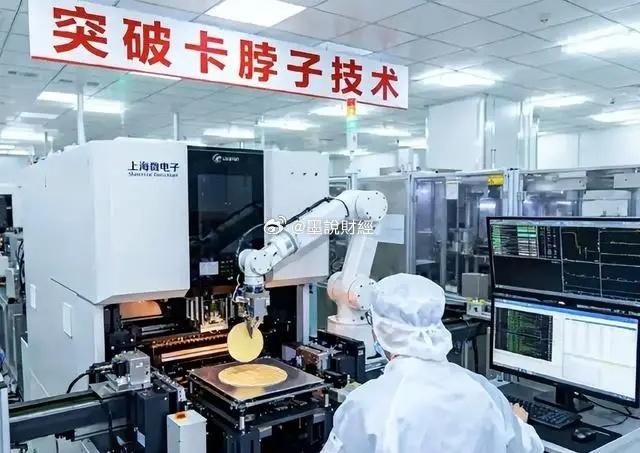 日本光刻机滞销，尼康的死期不远了。

2025年，尼康预亏850亿日元，半年时间