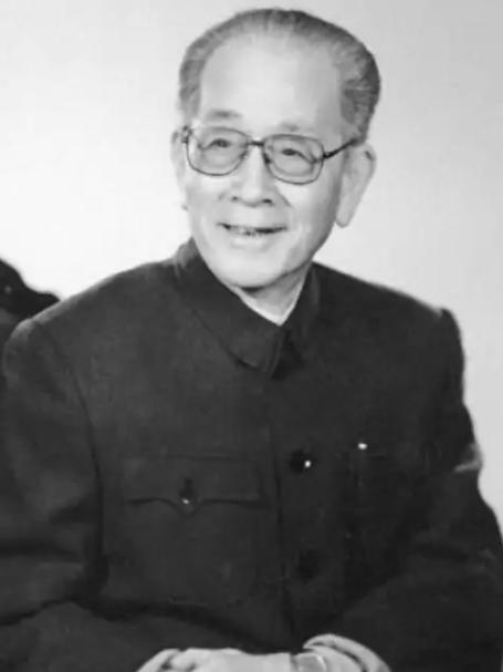 1982年的一天，刚获平反的李雪峰，就兴高采烈的去登门拜访刚卸任的纪登奎，当时李