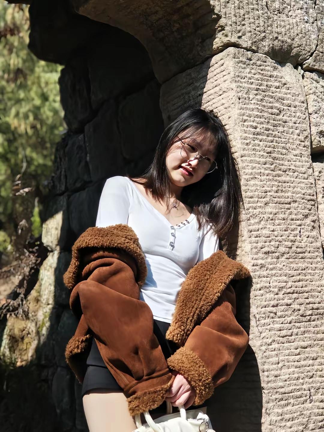 阳光刺的眼都睁不开了。