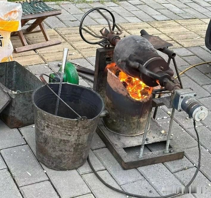 执笔写心，分享人生感悟
童年的美食(九)《爆米花》
朋友：你认识下面的东西吗？做