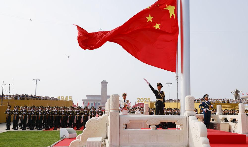 美伊这一场军事较量，彻底让全世界警惕中国！
 
它们不约而同地问出了一个极其关键