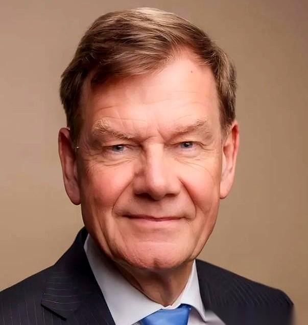 德国那个外长，来中国溜达一圈，回去人都快被干懵了。
媒体说他回去之后，整个人看着