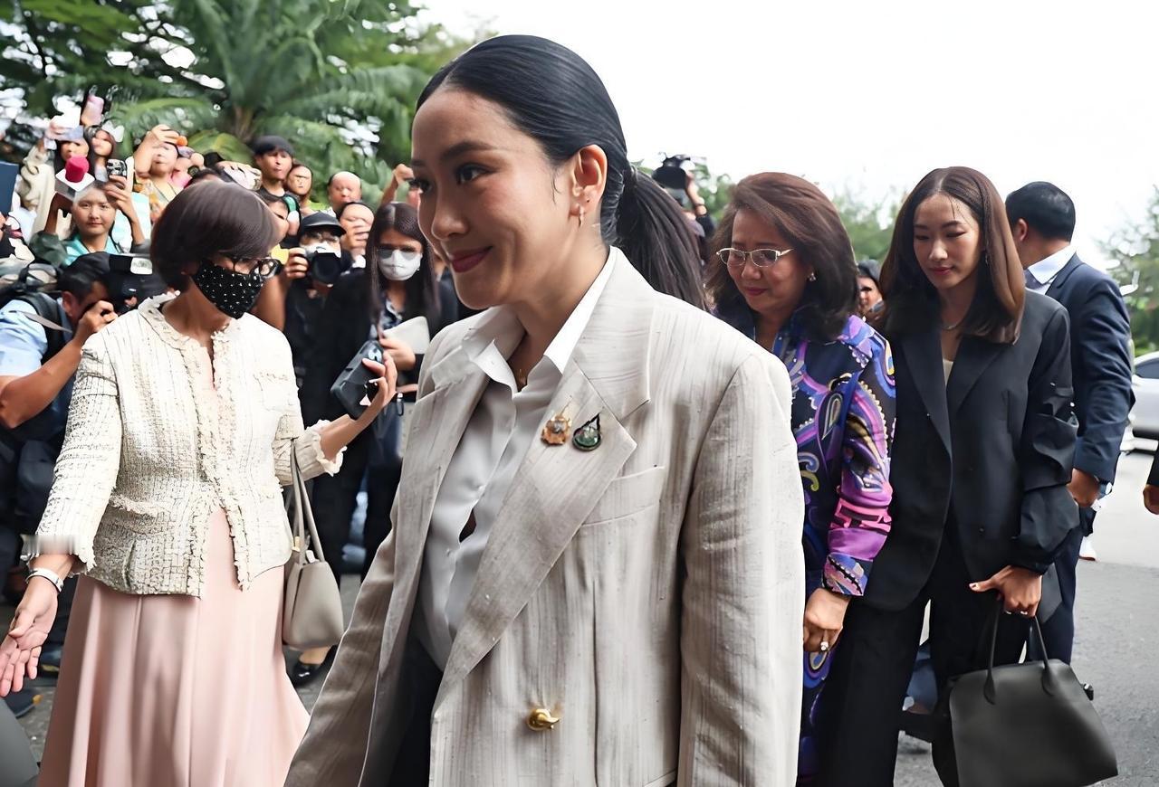 佩通坦探望他信后，去了急诊，是什么原因呢？

他信服刑一年，他信前妻朴乍曼、大女