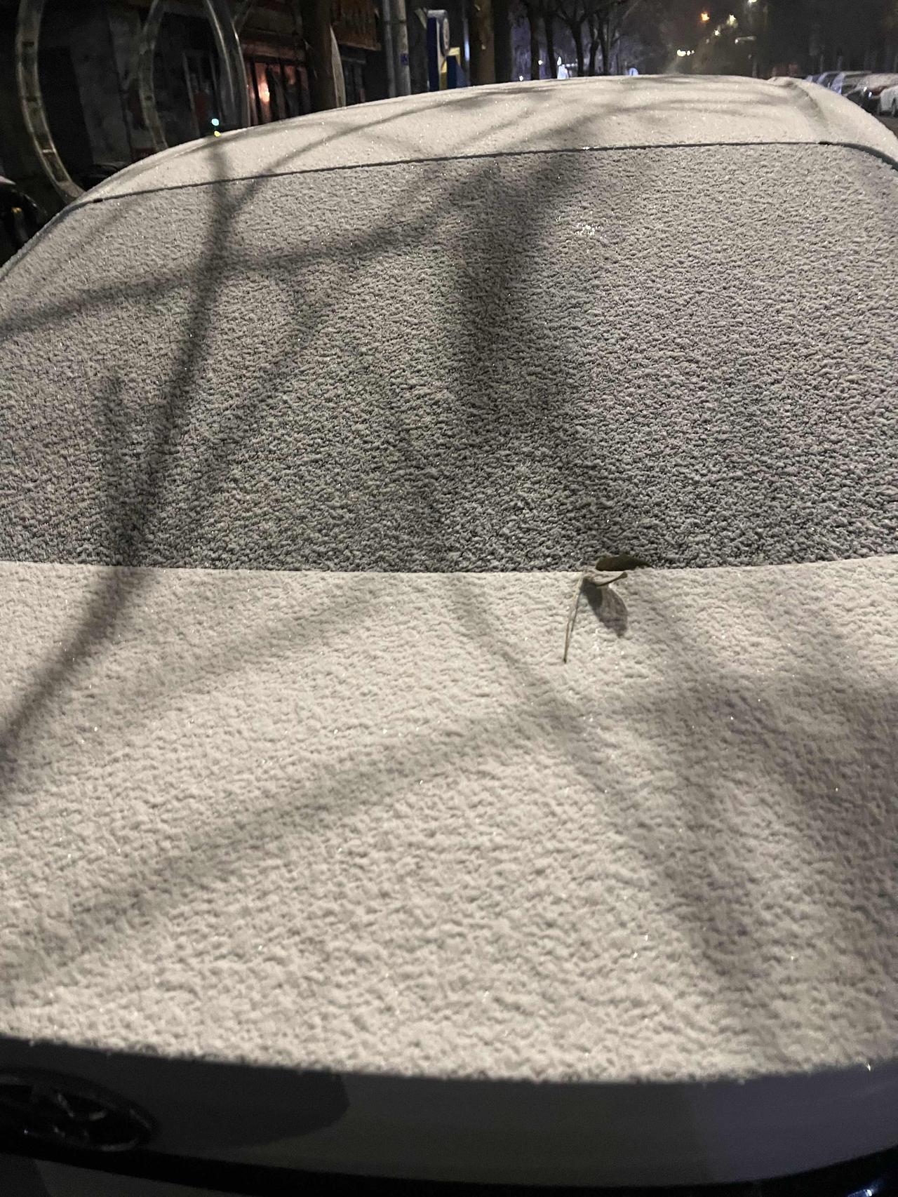 今天是2025年的12月12日，同志们今天早上下雪啦，这是2025年入冬以来的第