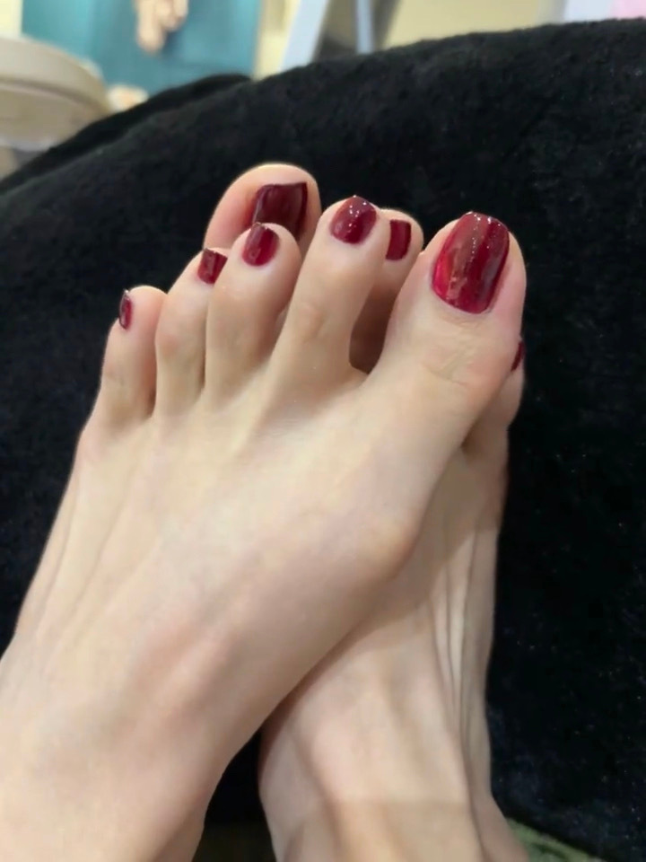 没想到自己也能做出这么好看的脚脚美甲[耶]  ​​​