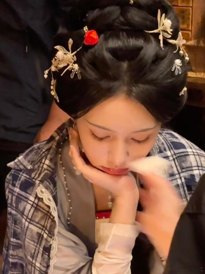周也回归现偶 周也的细腻演技配上这无敌状态，这次回归绝对能大放异彩！坐等新剧开播