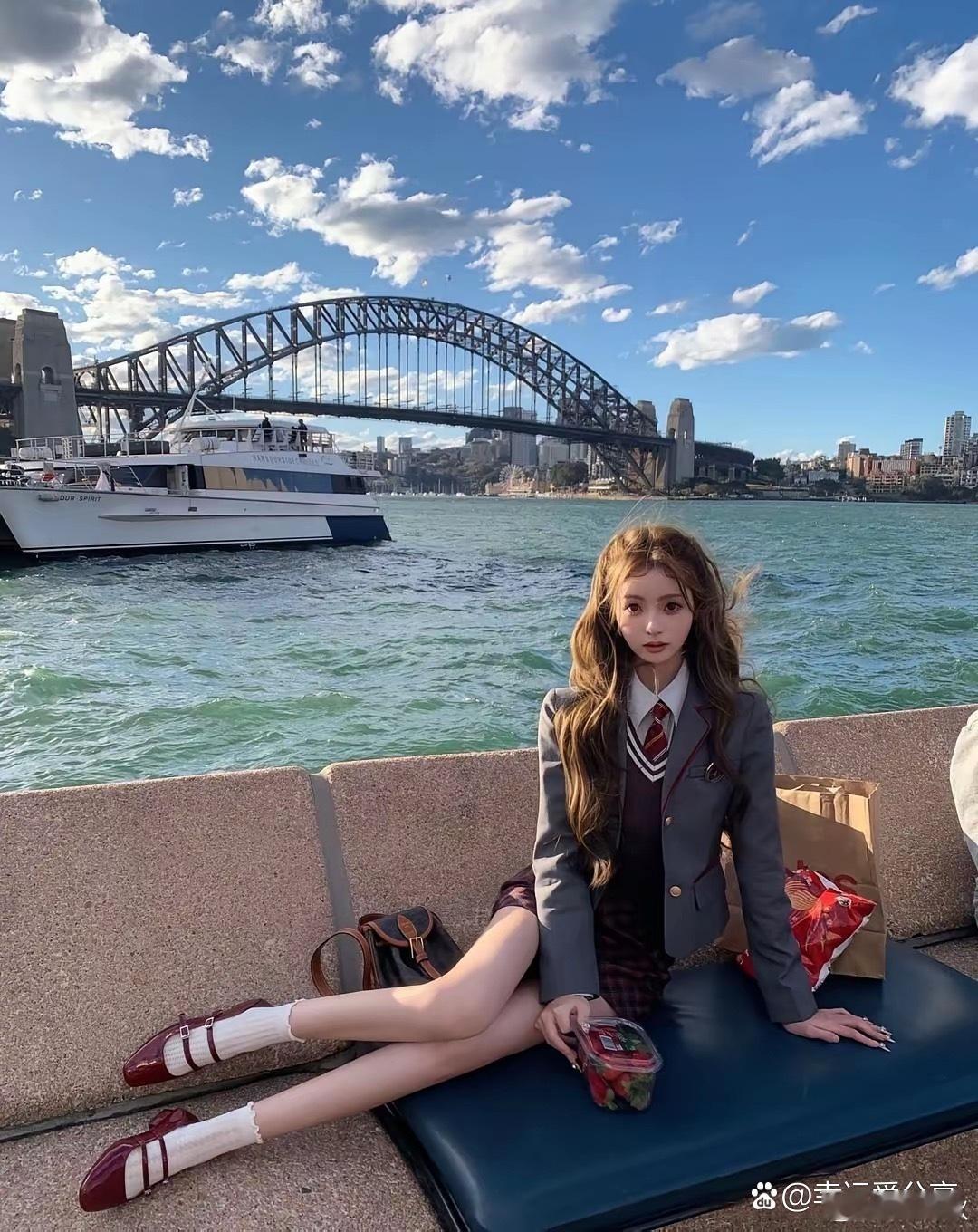 王思聪女友懒懒晒外国旅游照，自称“王族”，是要嫁入王家了？ ​​​