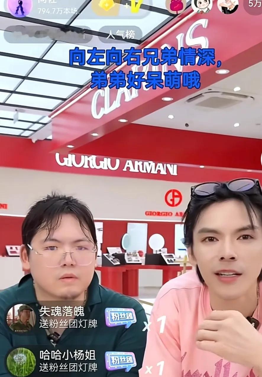 他弟弟瘦下来应该也很帅吧

看照片他俩小时候样子很像啊

如果弟弟减肥成功

估