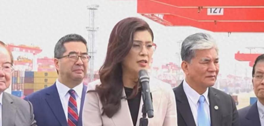 郑丽文访陆归来，480万账单由韩国瑜执掌的基金会“买单”，引爆岛内舆论。绿营死盯