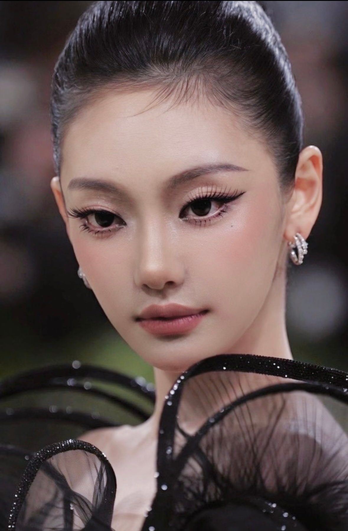 眼睛像黑天鹅的两只翅膀🦢🖤 
