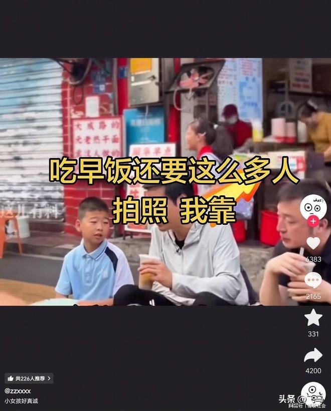 雷军武汉街头吃面，一个小女学生因无意吐槽而爆火，真的可爱到不行[赞][赞][赞]