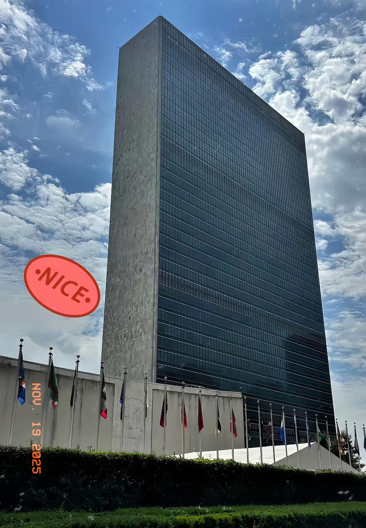 联合国亮出态度！
​11月18日，联合国重申了2758号决议，支持东方大国作为东