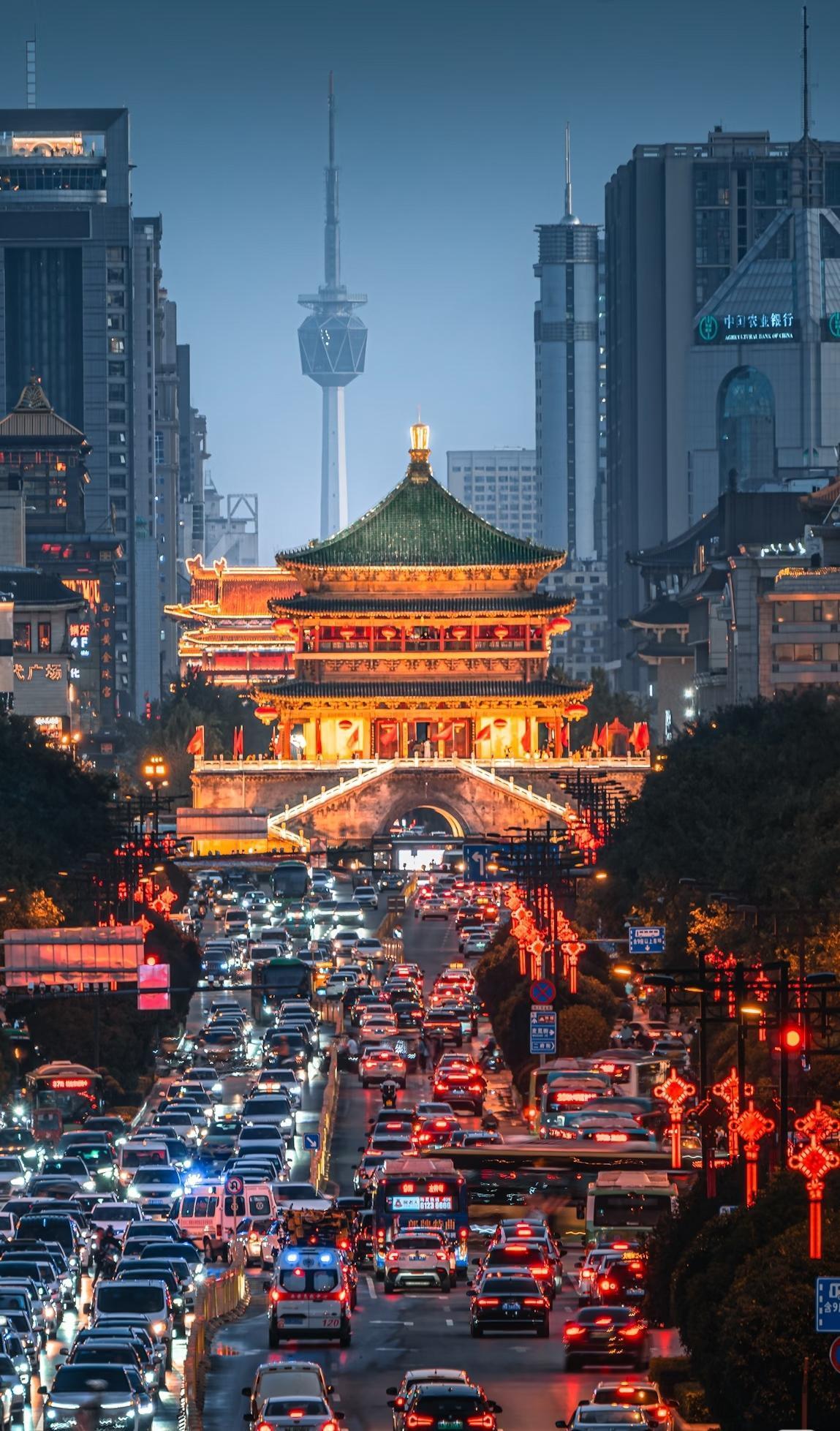 西安中轴线，和拉萨 | 拉萨之巅，一个出世，一个入世[呲牙][呲牙]