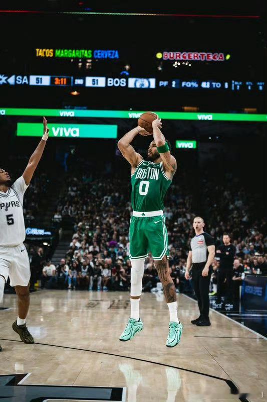 塔图姆强势归来。首场面对马刺虽然是惜败了。但是不用担心！明天客场出战雷霆，我认为